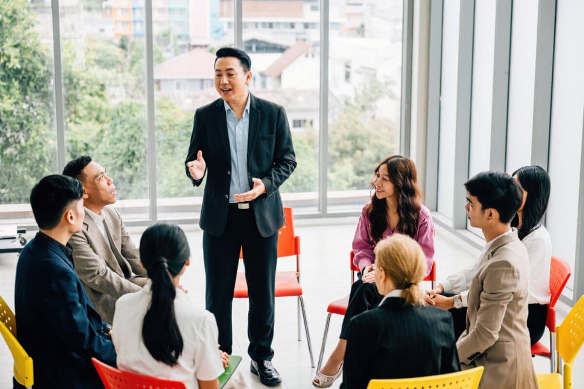 Coaching programs that combine neuroscience insights with personalized and experiential learning approaches